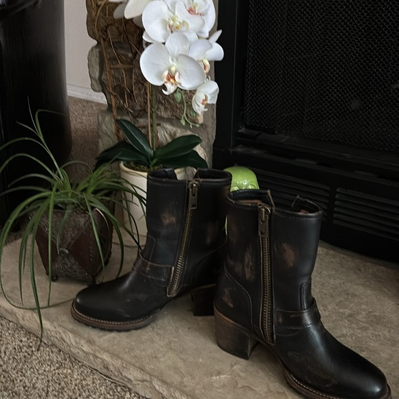 Freebird by Steven Distressed Blackish/Brown Leather Moto Boots. Only worn once. - Picture 2 of 8